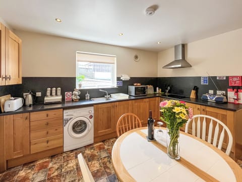 Kitchen | Cree View Cottage - Barrhill Farm Holidays, Newton Stewart