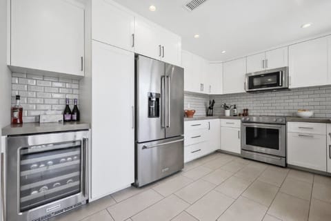 Beautifully renovated kitchen 