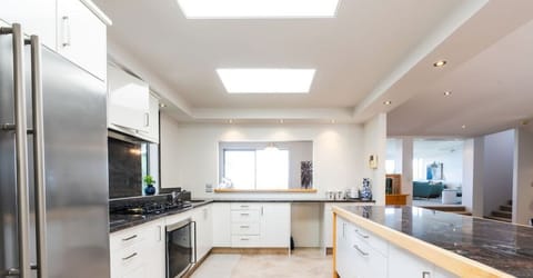 Open plan, fully equipped modern kitchen