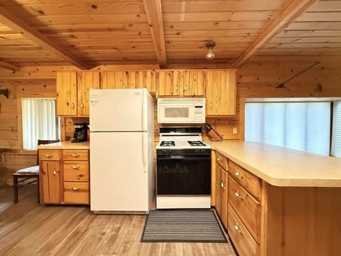 The open kitchen in this cabin is both functional and full of rustic charm, designed to bring people together.