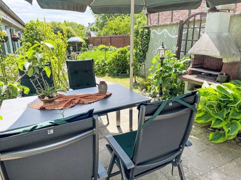 Plant, Table, Furniture, Property, Green, Chair, Houseplant, Outdoor Table, Outdoor Furniture, Interior Design