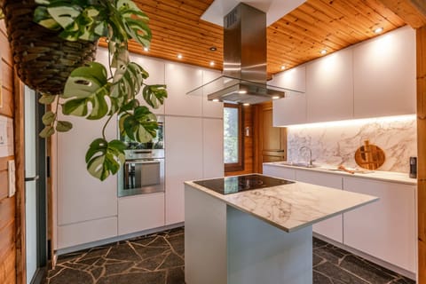 Modern open kitchen with warm wood accents 👨‍🍳