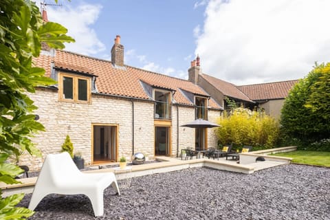 Sunnyside Barn, Bempton - Host & Stay