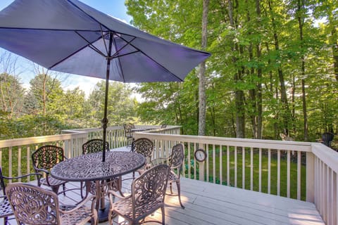 Cedar Vacation Rental | 4BR | 2.5BA | 2,362 Sq Ft | Stairs Required