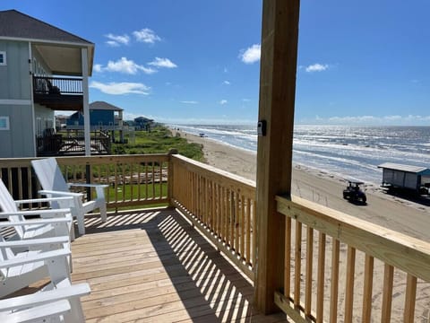 True beach front location in the heart of Crystal beach!  Deck features 6 Adirondack chairs for you to watch the kids playing on the beach or to enjoy the sunrise with your coffee.