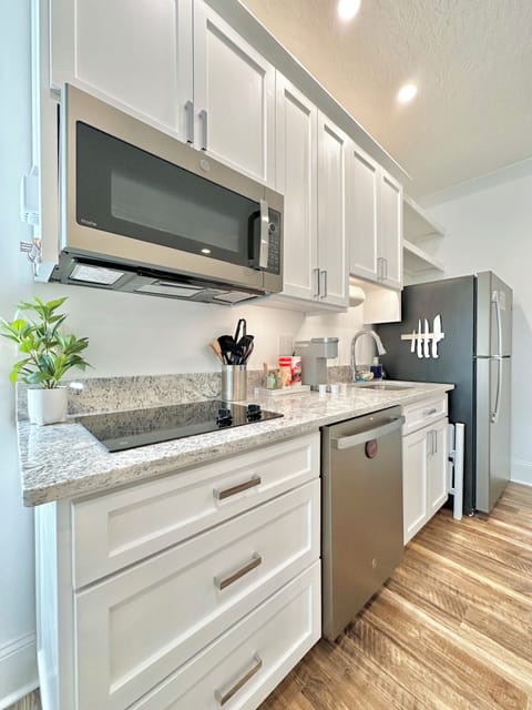 Second kitchen in this listing. Each one has a 2 eye burner 