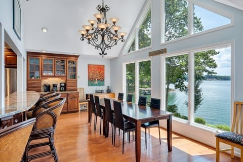 Enough seating for the whole family!