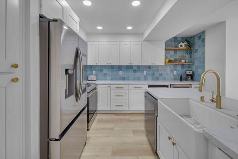 Fully-stocked kitchen with bar stool seating for 2