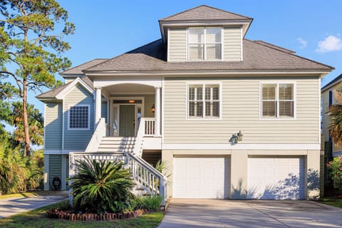 Welcome to Crabby Cottage on Ocean Creek Blvd.