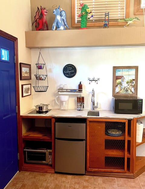 A simple, but functional meal-prep area