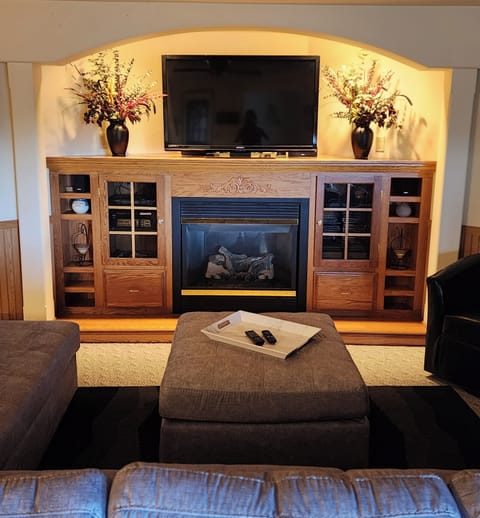 Gas Fireplace, Smart TV, Stereo in living area