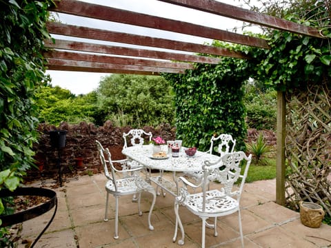 Sitting-out-area | Protea Garden Apartment - Protea, Torquay