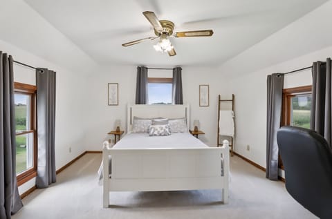 Bedroom with queen bed