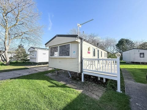 Enjoy the best of both worlds with dog friendly short breaks at Broadland Sands Holiday Park, where you can relax in a caravan with decking and explore the stunning coastline of Great Yarmouth Norfolk.