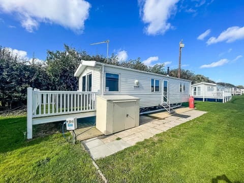 Escape the everyday with a perfect seaside caravan getaway at California Cliffs Holiday Park.
