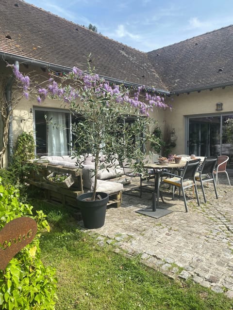 Terrace / entrance to front of house