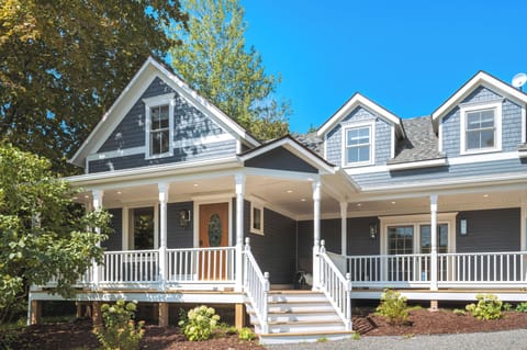 Drive up to the charming entrance of your home away from home. 