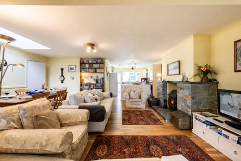 Stradav, Polzeath. Second Floor: With a selection of books and games and a television