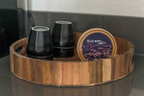 Welkom bij Bed en Koffie Central in Hotel Centrum Tilburg! Geniet van je goedkope studio appartement met nieuwe keuken en badkamer – inclusief een warme welkomskoffie na je bezoek aan de Efteling of Safaripark Beekse Bergen.