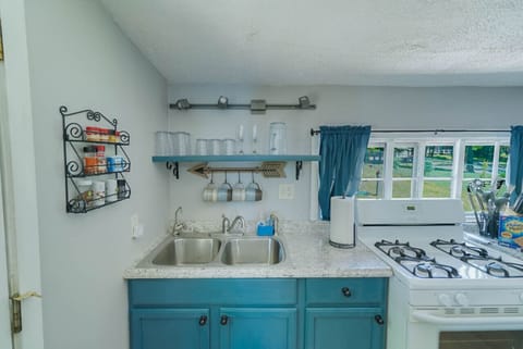 Cabin 1 - kitchen sink