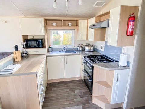 Kitchen | Gold Sierra - Bron Y Wendon Holiday Park, Llanddulas, near Llandudno