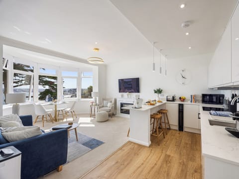 Living area | Tides Reach, Torquay Seafront