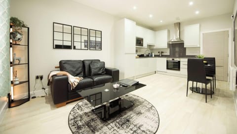Superior 1-bed, 1-bath - Living/Dining Room/Kitchen