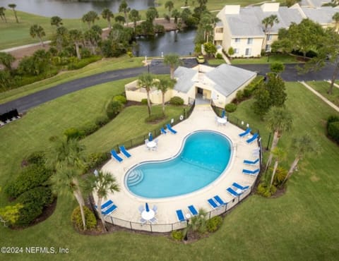 Tifton Cove private pool. Steps from the front door!