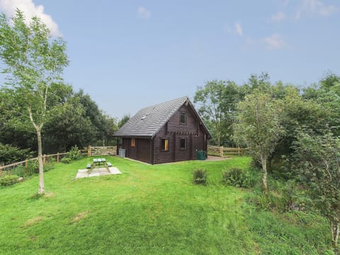 Spacious garden with picnic style outdoor eating area | Criffel Lodge, Tongland, Kirkcudbright