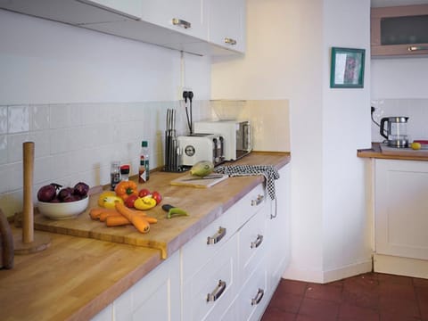 Kitchen | Chapel Cottage - Bach Wen Cottages, Clynnog Fawr