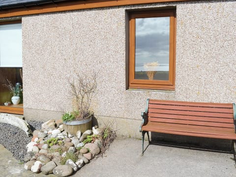 Sitting-out-area | Curlew Croft, North Keiss, Caithness