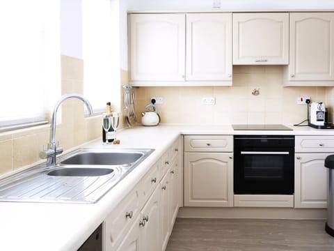 Kitchen | Honeysuckle Cottage, Padstow