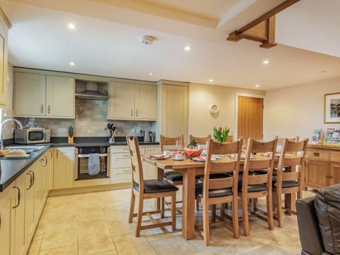 Kitchen | Y Beudy - Penrhyn Farm Cottages, Llanfwrog, near Holyhead