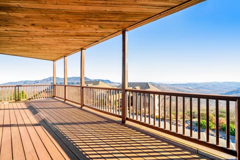 Balcony with breathtaking mountain views, perfect for sunrise coffee