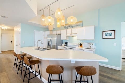 Full stocked kitchen with everything for large groups