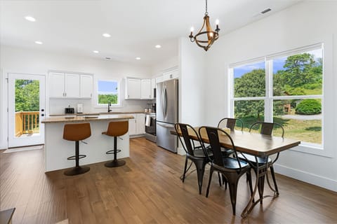 Modern open kitchen to accommodate all your needs