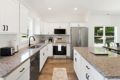 Full kitchen for anything you might need