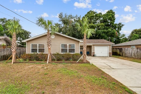 Your Dream Getaway Awaits in our Spacious 4-Bedroom Retreat 🏡✨Perfect for families or groups seeking relaxation and togetherness. Your unforgettable stay begins here. 🌟👨‍👩‍👧‍👦 #FourBedroomBliss #GroupGetaway #HomeAwayFromHome