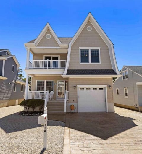 114 East 25th Street, Spray Beach