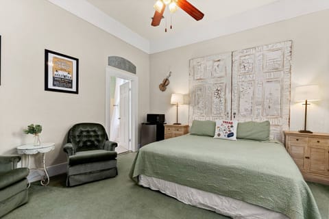 The king bed suite captures the essence of Gruene’s musical legacy, offering a unique and cozy retreat.