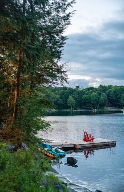 Enjoy lake views where calm waters and nature bring total relaxation.