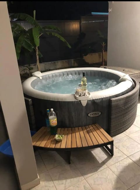 Indoor spa tub