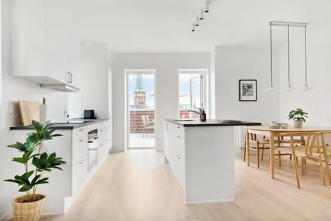 Nice and open kitchen with lots of natural light