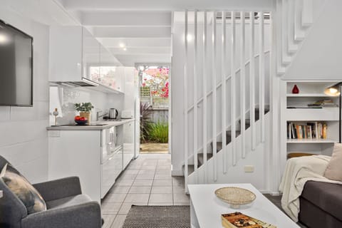 Lounge, Kitchen, Courtyard