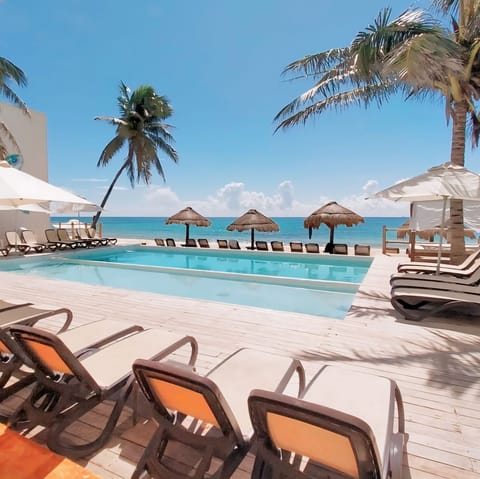Guests get free access to the Marena Beach Club nearby!