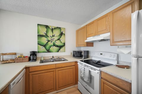 Fully stocked kitchen for dining in