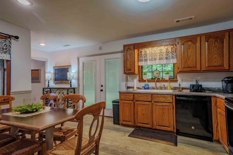 eat in kitchen with view of back yard