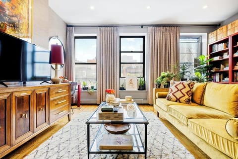 Warm & Inviting Living Room