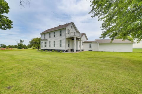 Biggsville Vacation Rental | 4BR | 2.5BA | 5 Steps to Enter | 4,000 Sq Ft