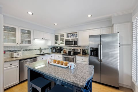 Fully equipped and updated kitchen